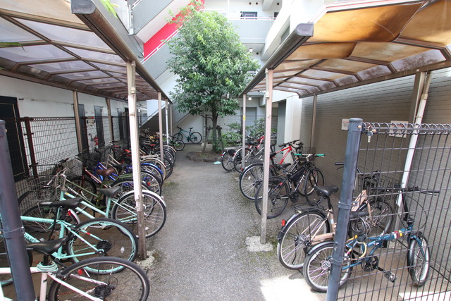 その他共有部分　敷地内屋根付き駐輪場♪