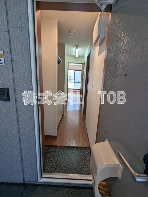 玄関　※クリーニング中の撮影※