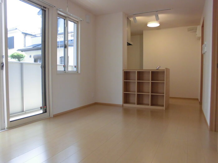 居室・リビング　明るいリビングフローリング