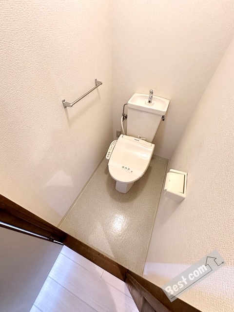 トイレ　温水洗浄便座付き♪