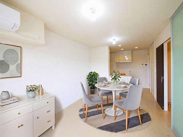 居室・リビング　CGで家具等を配置したもので家具等は含まれません