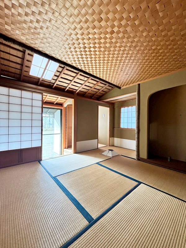 その他部屋・スペース　茶室には独立した入口がございます。