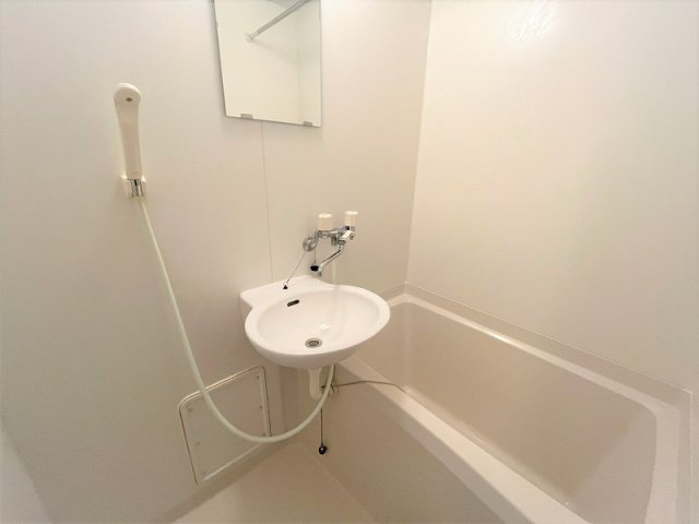 バス・シャワールーム　バス・トイレ別です！