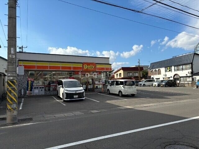 コンビニ　デイリーヤマザキ青森旭町通り店（コンビニ）まで632m
