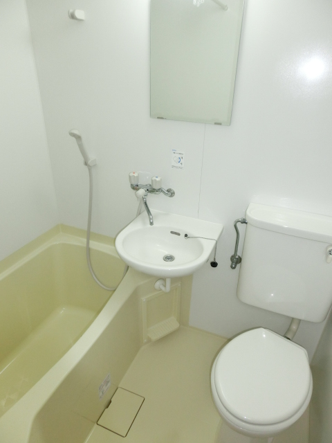 バス・シャワールーム　清潔感のあるバスルーム。（※参考写真）