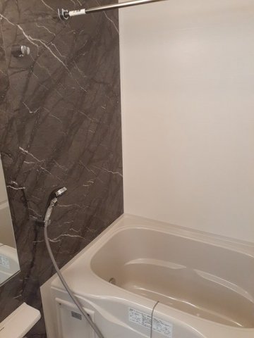 バス・シャワールーム　追い焚き・浴室乾燥機付きのお風呂です♪