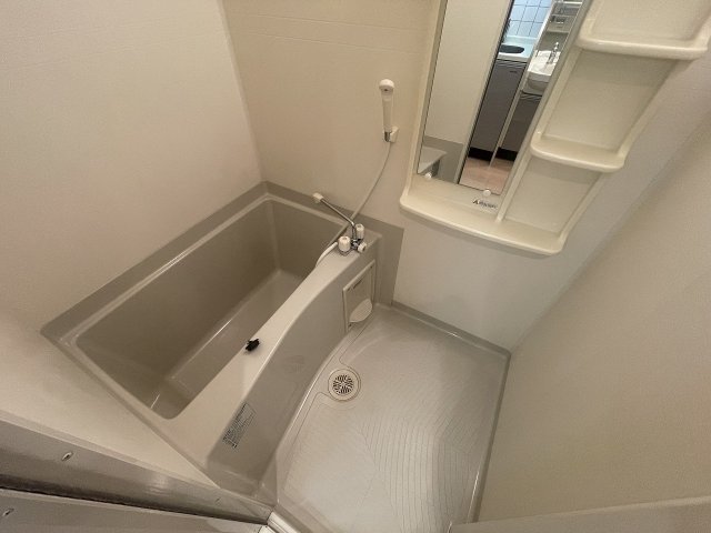 バス・シャワールーム　コンパクトで使いやすいお風呂です