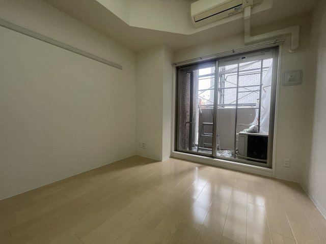 その他部屋・スペース　開放的な寝室です