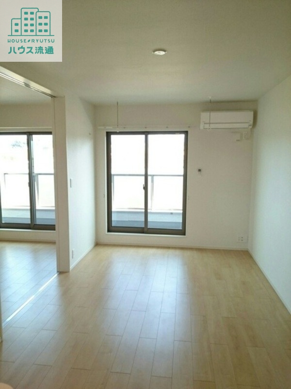 居室・リビング　※同タイプ別号室のお写真です