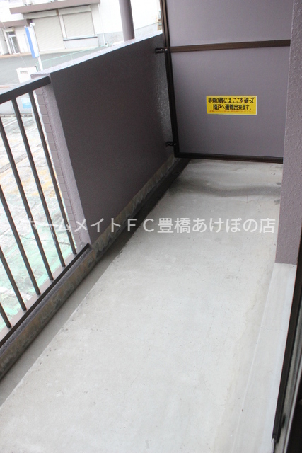 バルコニー　同型別部屋写真（反転）