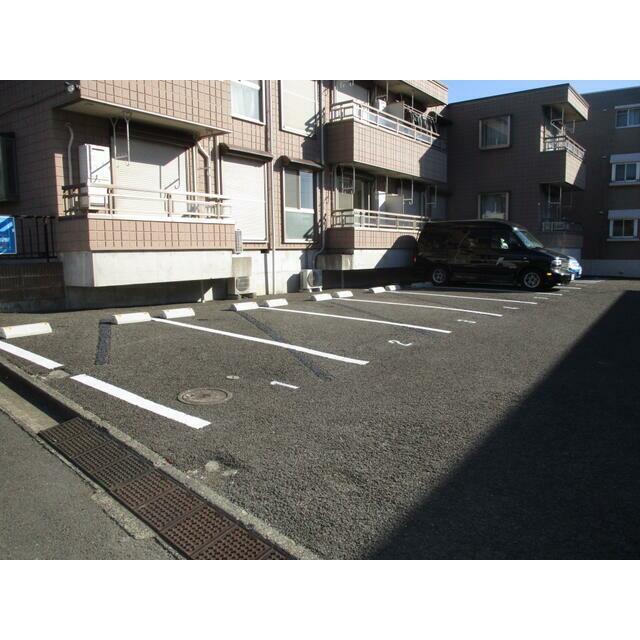 駐車場　隣接敷地に駐車場有り