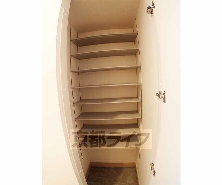 その他設備　とても大きなシューズボックス