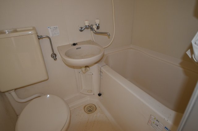 バス・シャワールーム　バストイレ同室です！