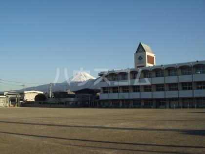 小学校　沼津市立片浜小学校（小学校）まで818m