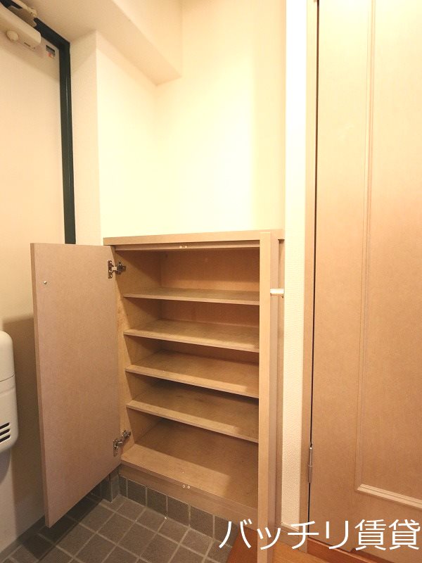 玄関　写真は別号室イメージの為、現状を優先致します