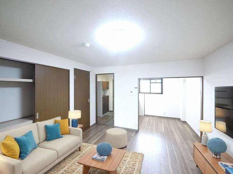 居室・リビング　CGで家具等を配置したもので家具等は含まれません