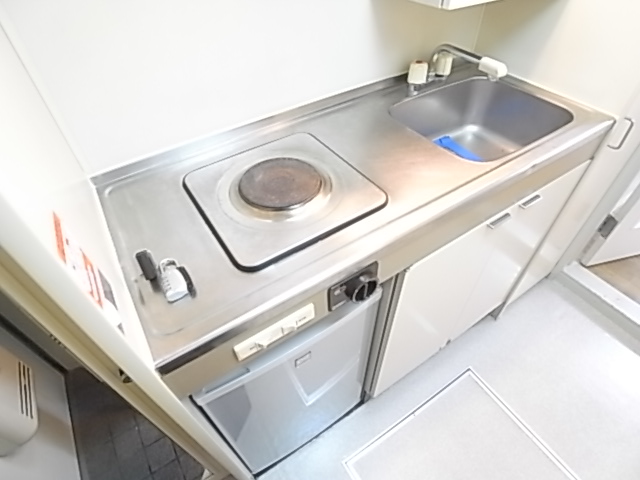 キッチン　コンパクトなキッチンで掃除もラクラク