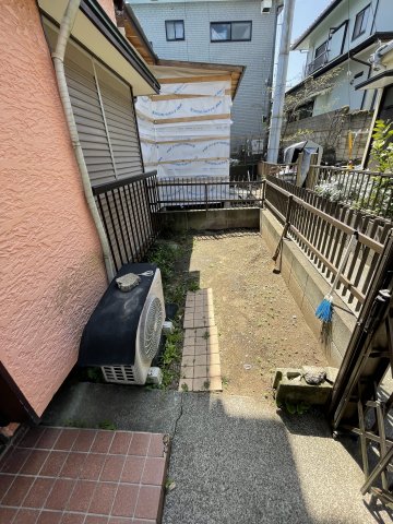 庭　敷地内に自転車やバイクが駐輪可能です！