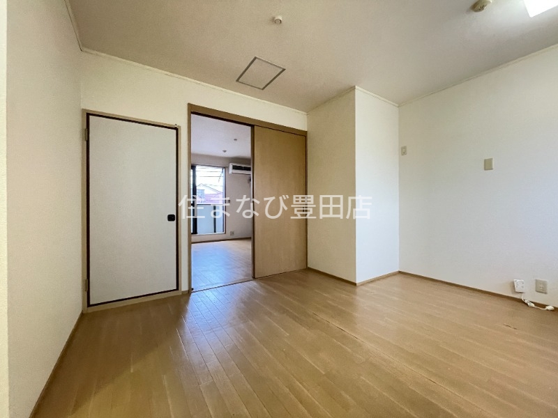 居室・リビング　同型：清掃前