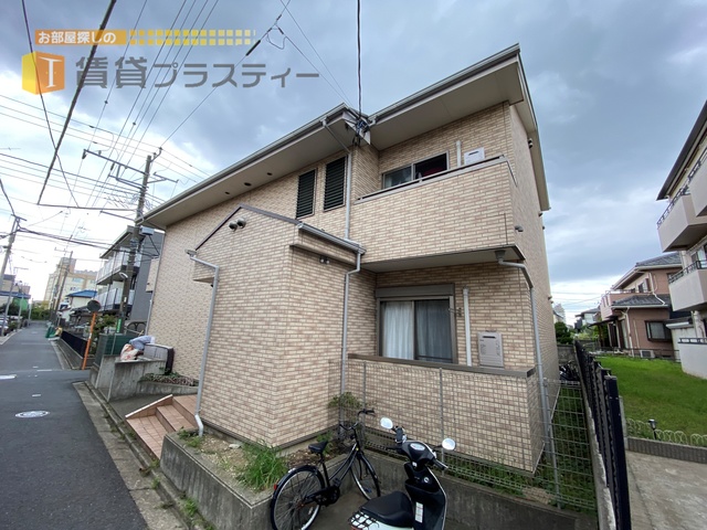 建物外観　閑静な住宅街にたたずむ。