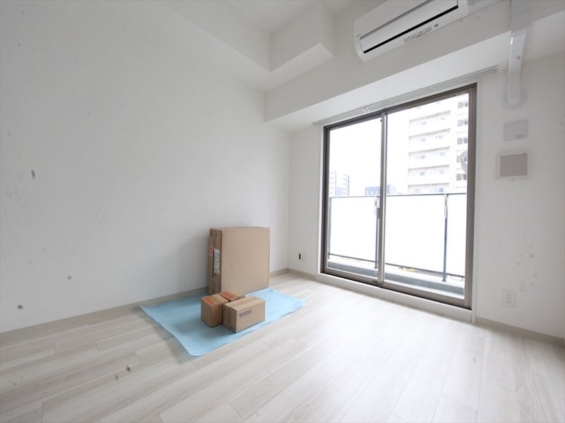 居室・リビング　洋室6帖　エアコン付　クローゼット付　バルコニー