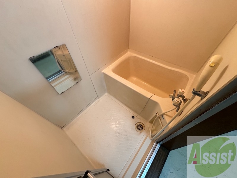 バス・シャワールーム　ユニットバスです。疲れを癒すのに欠かせませんね！