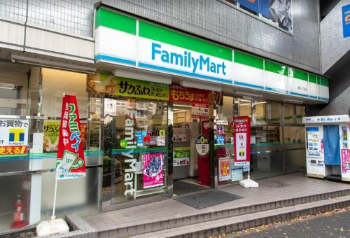コンビニ　ファミリーマート 関口一丁目店（コンビニ）まで1111m