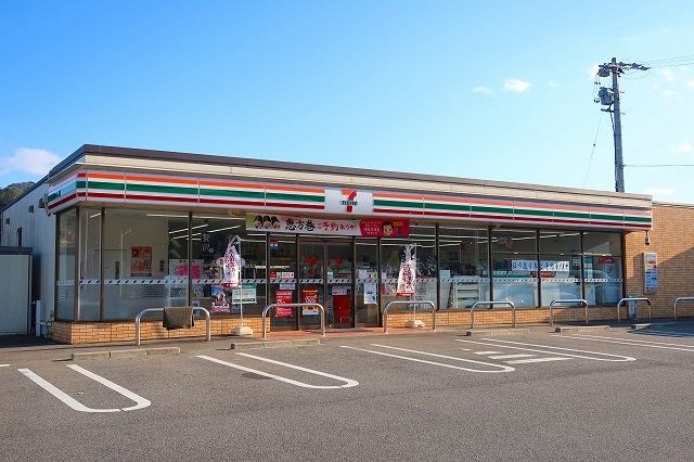 コンビニ　セブンイレブン（コンビニ）まで1900m