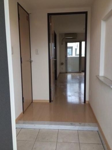 玄関　※別部屋参考写真となります。
