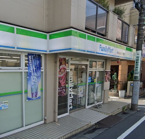 コンビニ　ファミリーマート 世田谷北沢三丁目店（コンビニ）まで578m