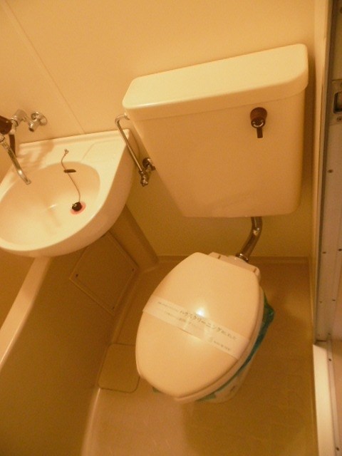 トイレ　※写真は102号室です。ご参考下さい。