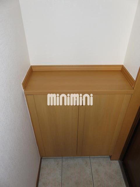 玄関　下駄箱付です