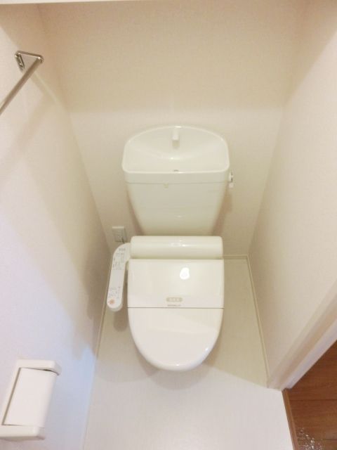 トイレ　温水洗浄便座付きのトイレ