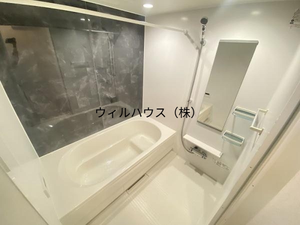 バス・シャワールーム　一坪浴槽！追い焚き機能！