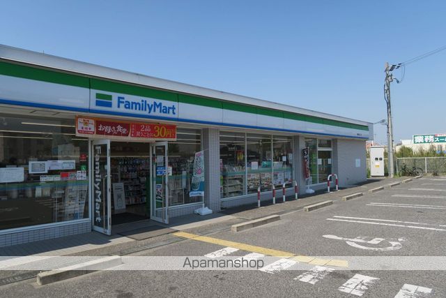 コンビニ　ファミリーマート（コンビニ）まで435m