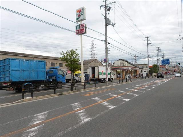 コンビニ　セブンイレブン（コンビニ）まで782m
