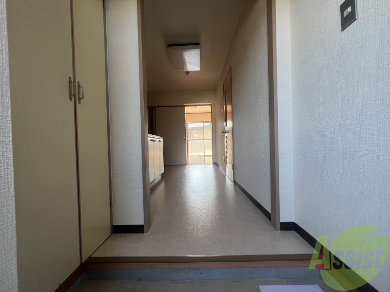玄関　シンプルなすっきりとした玄関になっています