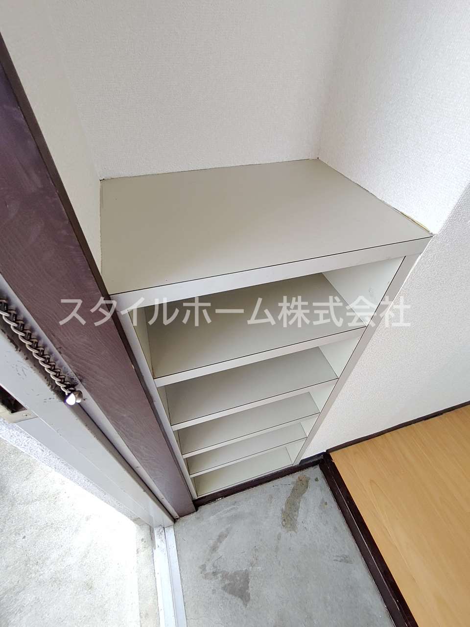 玄関　別部屋写真です。