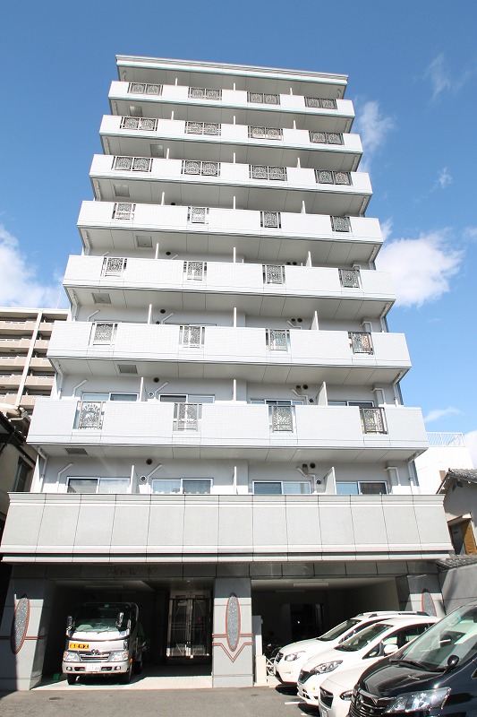 建物外観　全室南向き日当たり良好です。