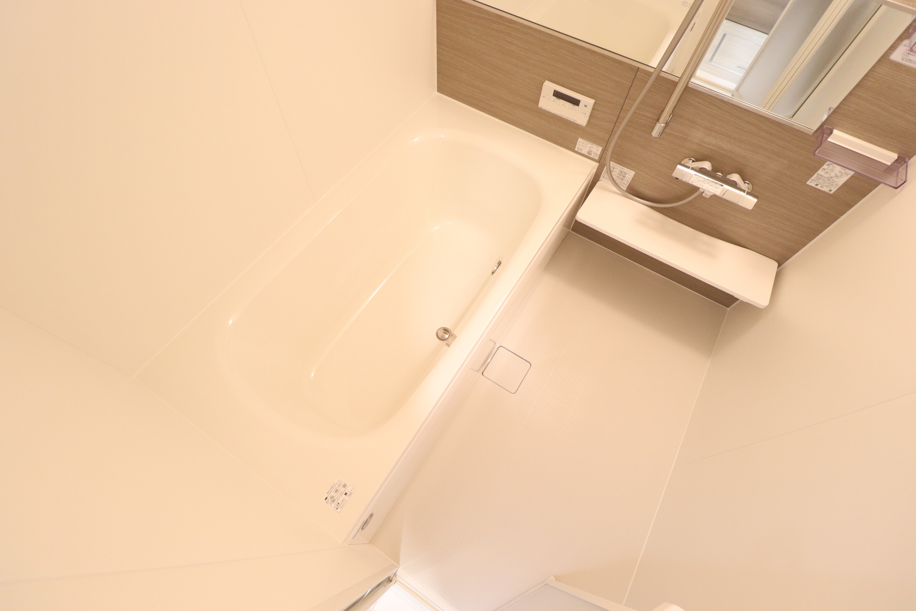 バス・シャワールーム　浴室換気乾燥機・追い焚き給湯付きのバスルーム♪