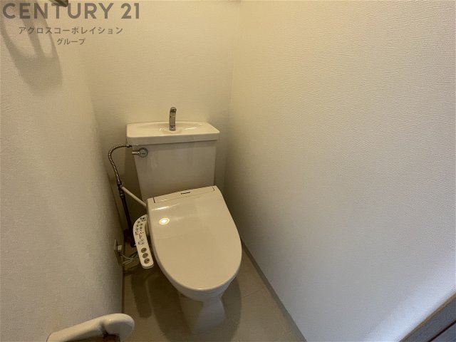 トイレ　シンプルで掃除のしやすいトイレです♪