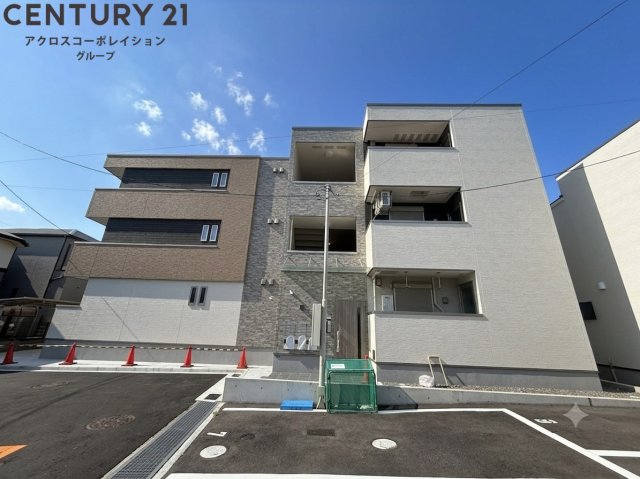 建物外観　オートロックで外部の人間が簡単に出入りできないため安心です。
