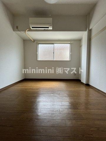 居室・リビング　※同マンション別間取り参考写真です