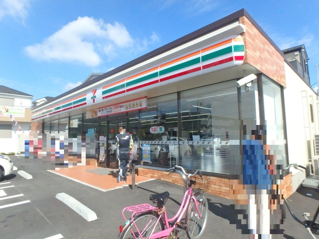 コンビニ　セブンイレブン（コンビニ）まで446m