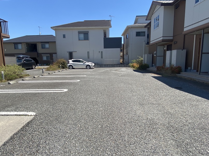 駐車場　敷地内駐車場1台家賃含む