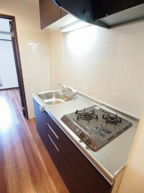 キッチン　別部屋参考写真となります