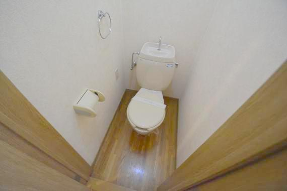 トイレ　スタンダードなトイレは清潔感があってずっと居たくなりますね。