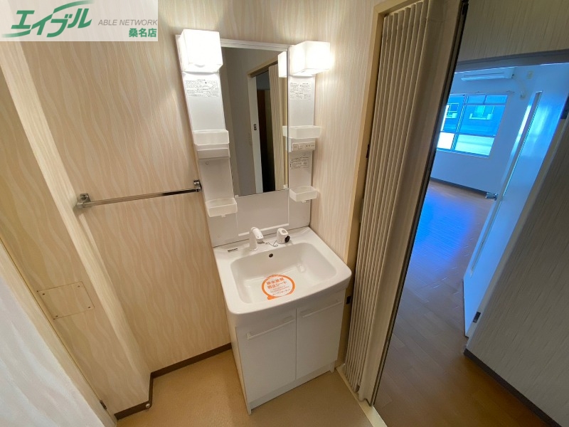 洗面設備　別部屋反転写真