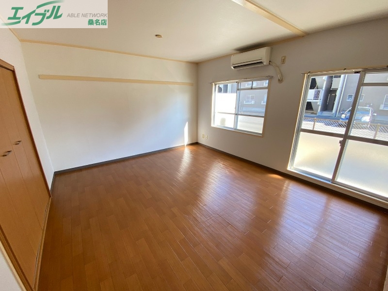 居室・リビング　別部屋反転写真