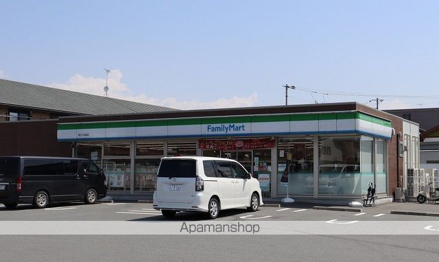 コンビニ　ファミリーマート（コンビニ）まで1011m